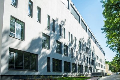 nowe skrzydło Szpitala Bielańskiego
