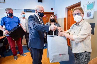 przekazanie komputerów dla szkół